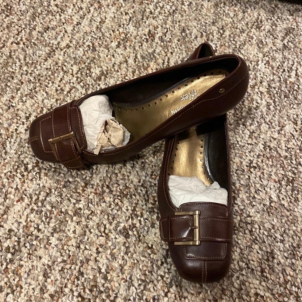 AK Anne Klein iflex buckle work heal